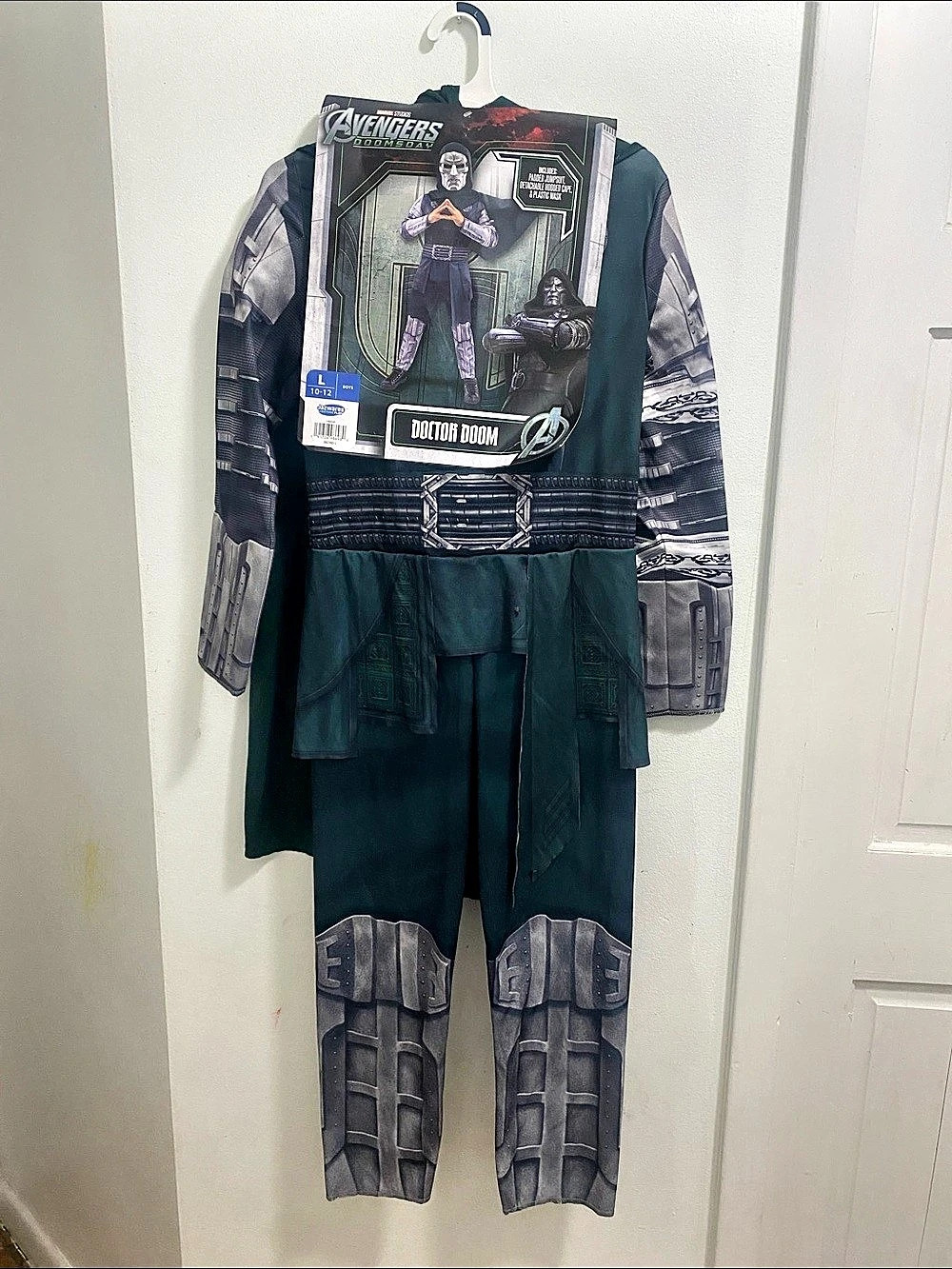 Marvel Avengers: Doomsday Doctor Doom Youth Halloween Costume Boys Large NWT